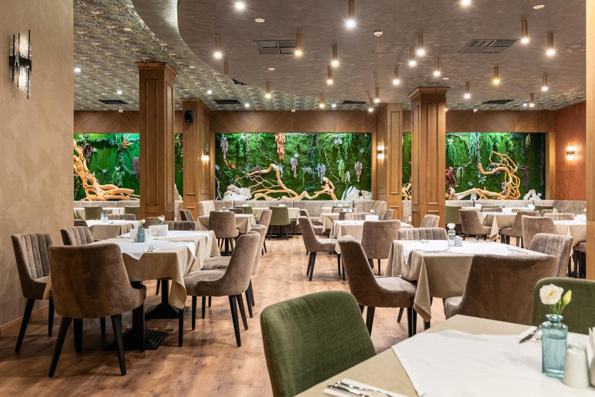 프리미어 럭셔리 마운틴 리조트 반스코 외부 사진 Restaurant interior